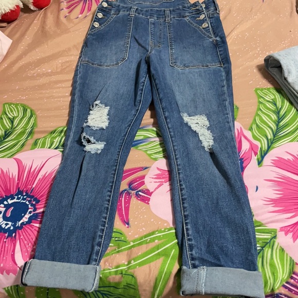 Guess - Picture 3 of 6